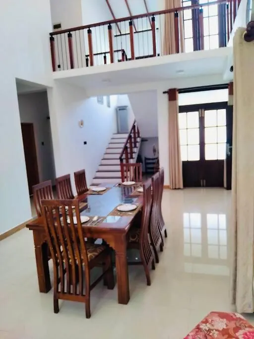 Colombo Villa Near Bolgoda Lake 5 Bed 2.5 Bath Piliyandala 0*,  Σρι Λάνκα