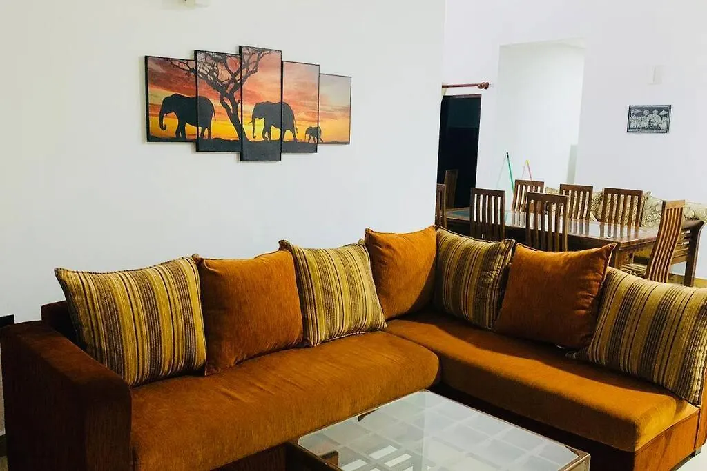 Colombo Villa Near Bolgoda Lake 5 Bed 2.5 Bath Piliyandala 0*,  Σρι Λάνκα