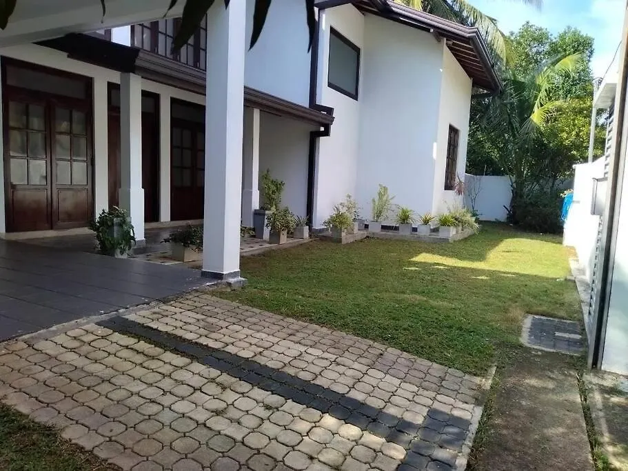 Colombo Villa Near Bolgoda Lake 5 Bed 2.5 Bath Piliyandala